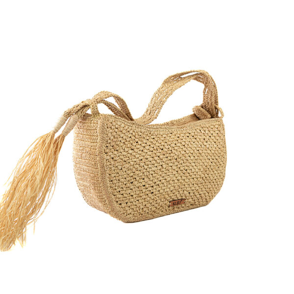 Sac hobo nude chic en raphia, doté d'une double anse en macramé