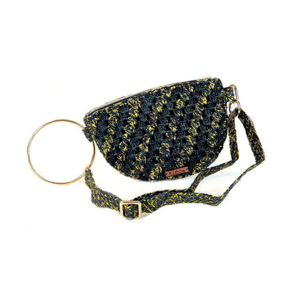 pochette noire dorée avec anneau or et sangle